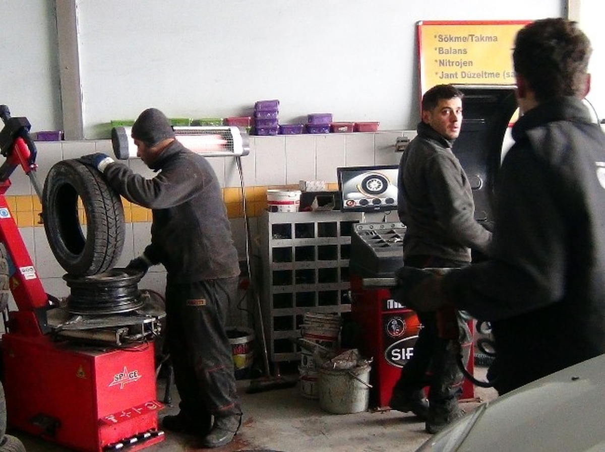 Lastikçilerde Kar Kuyruğu