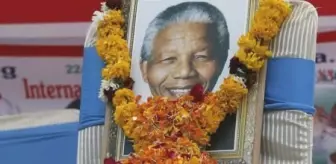 Nelson Mandela İçin Anma Töreni Düzenlendi