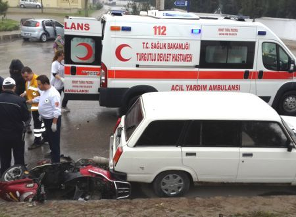 Manisa\'da Trafik Kazası: 2 Yaralı