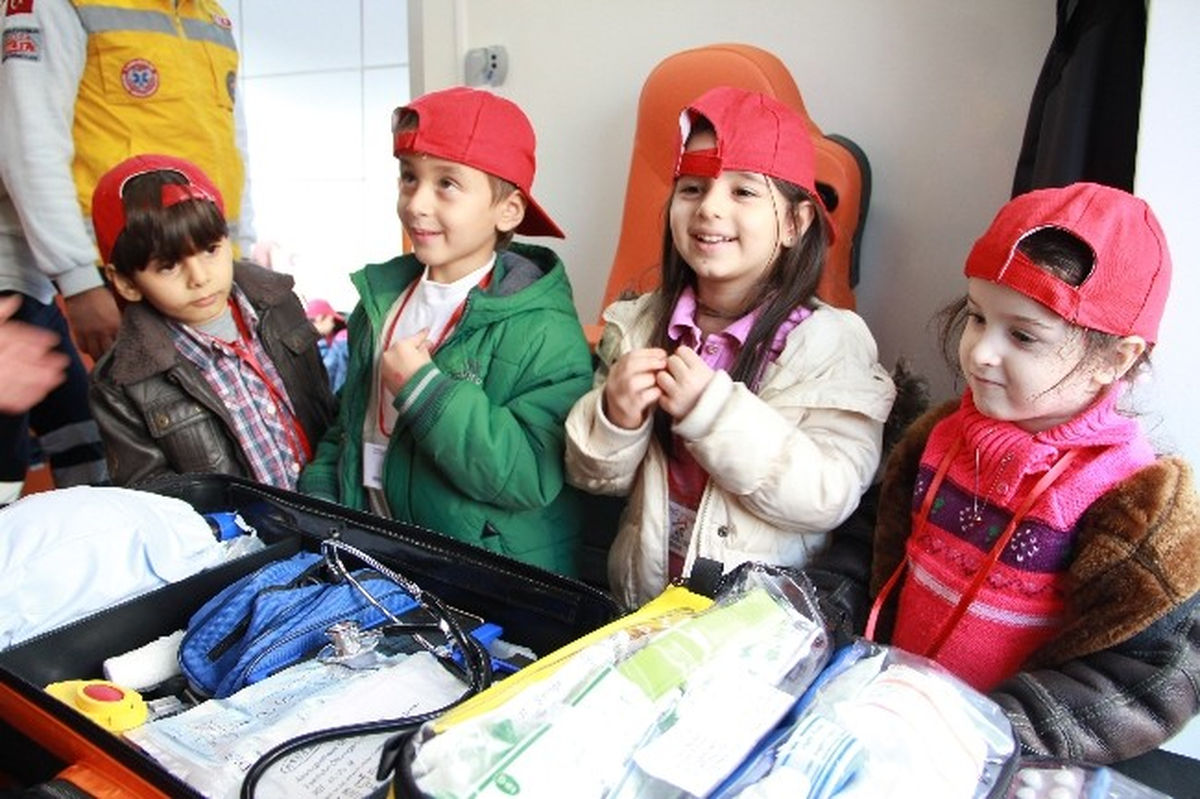 Minikler 112 Ambulanslarını Tanıdı