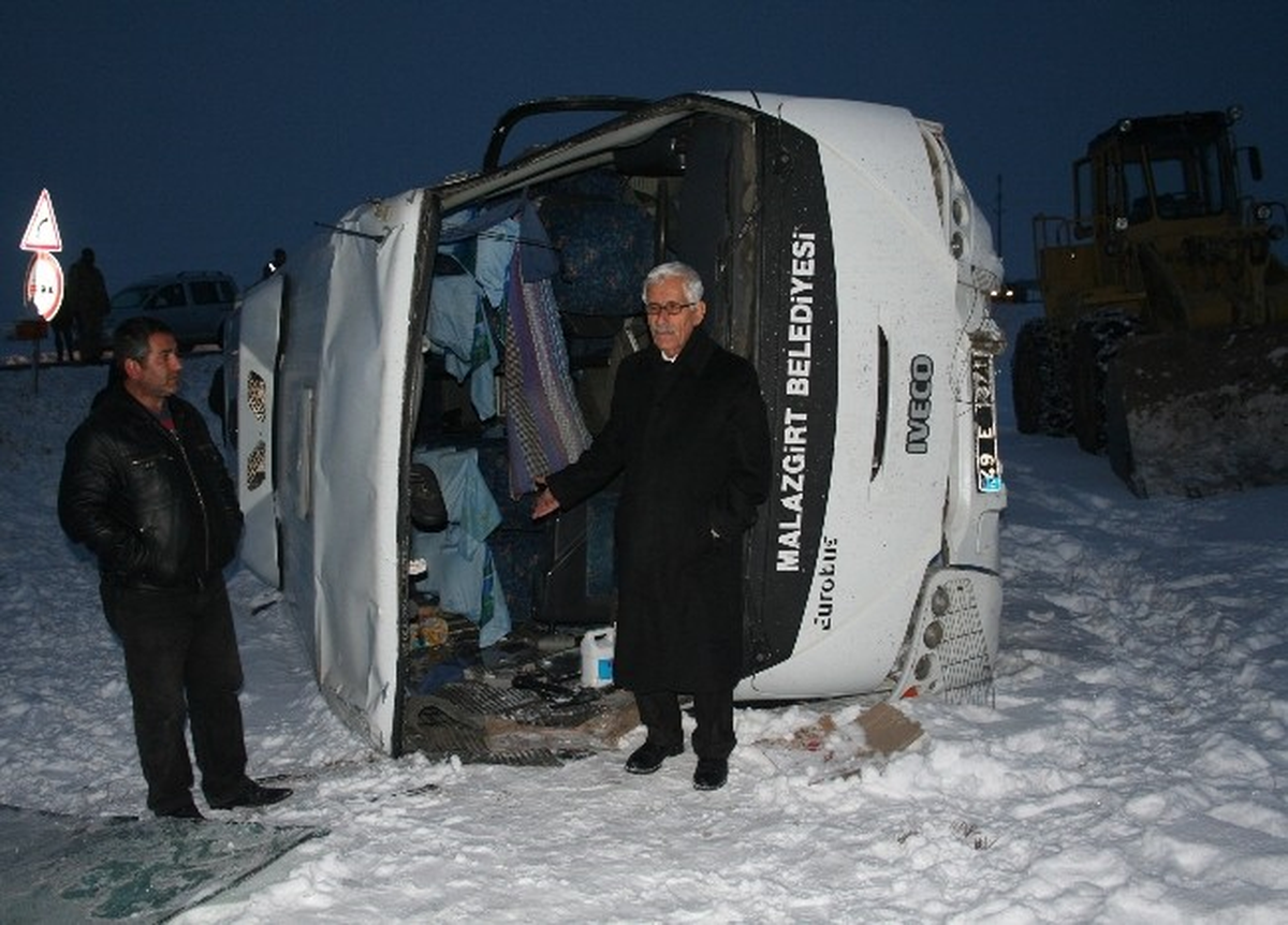 Otobüs Şarampole Yuvanlandı: 9 Yaralı