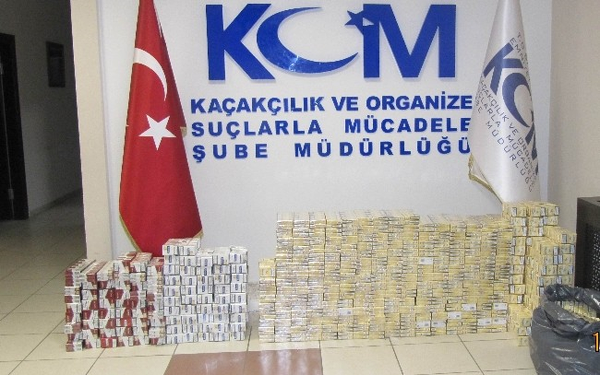 Samsun\'da Polis 6 Bin 510 Paket Kaçak Sigara Ele Geçirdi
