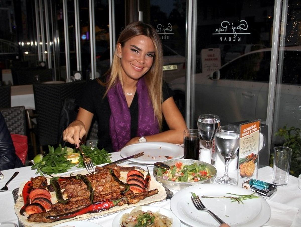 Özlem Yıldız\'ın Kebap Keyfi