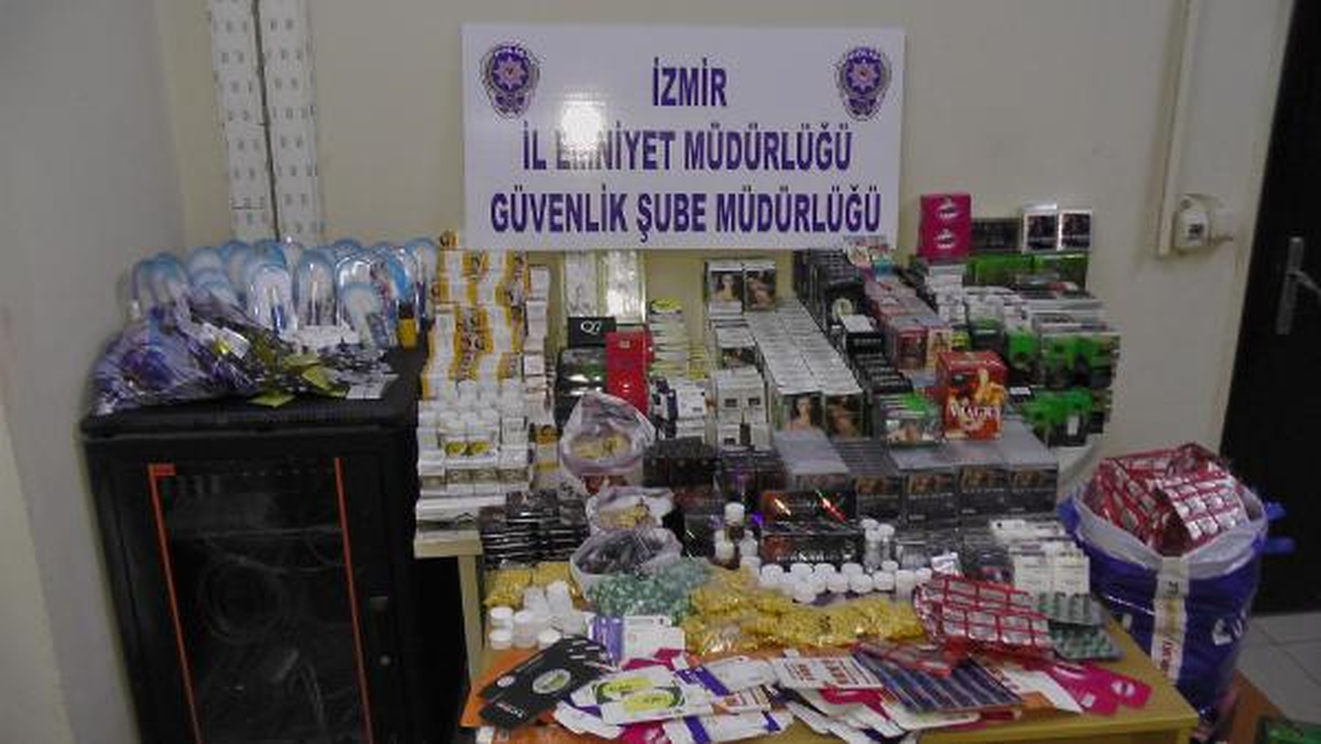 İzmir\'de Polis Sağlığı Tehdit Eden 22 Bin İlaç Ele Geçirdi