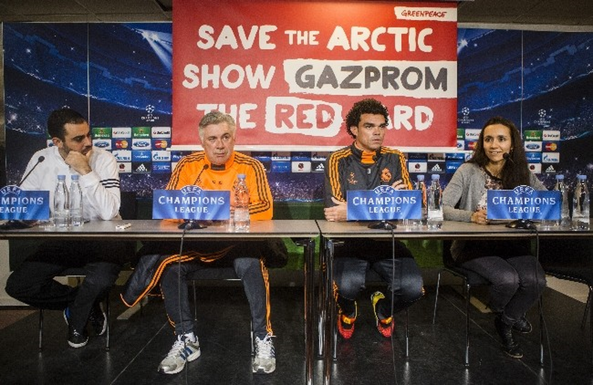 Real Madrid Basın Toplantısına Greenpeace Sürprizi
