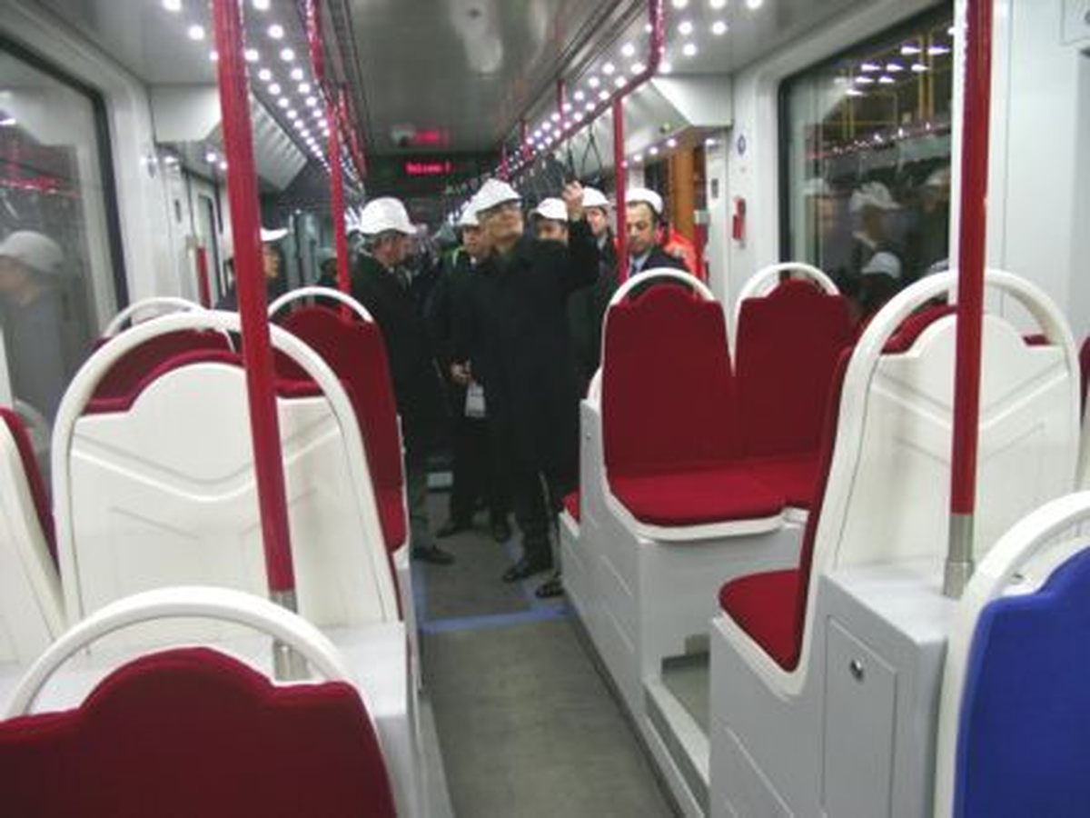 Samsun Büyükşehir Belediye Başkanı Yılmaz, Yeni Tramvayı İnceledi