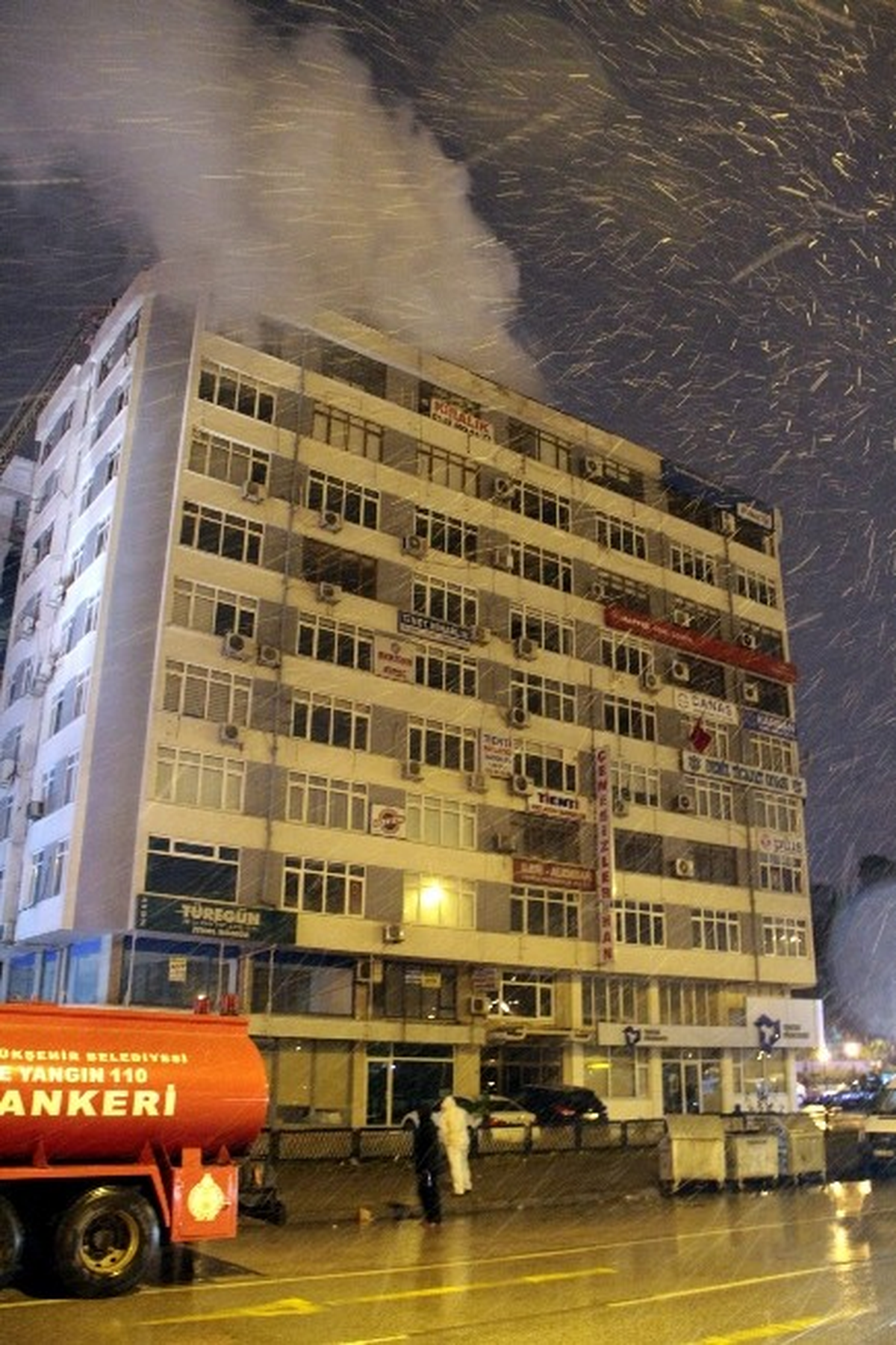 Samsun\'da İş Hanında Yangın