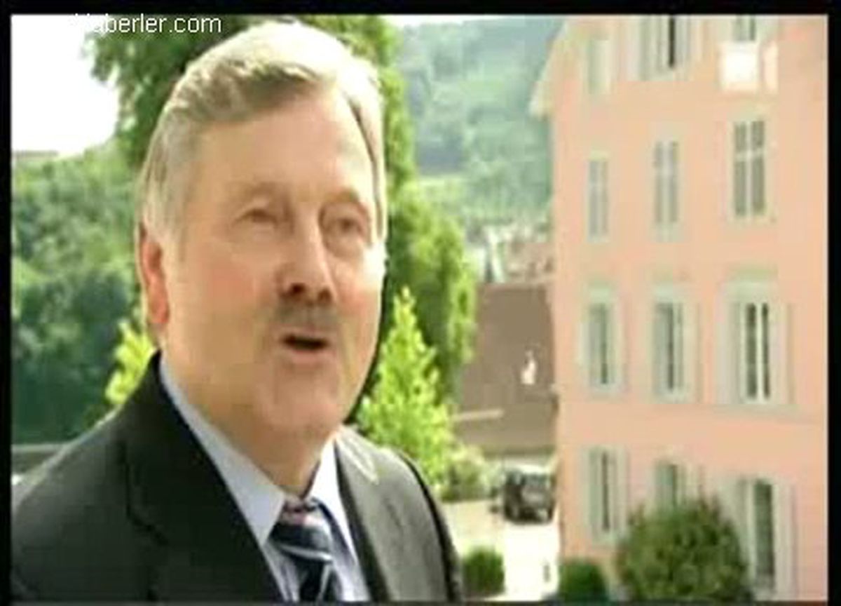 Sigortasız Hizmetçi Çalıştıran Ünlü Siyasetçi ve Bölge Yargıcı Olan Eşi \'Halktan\' Özür Diledi