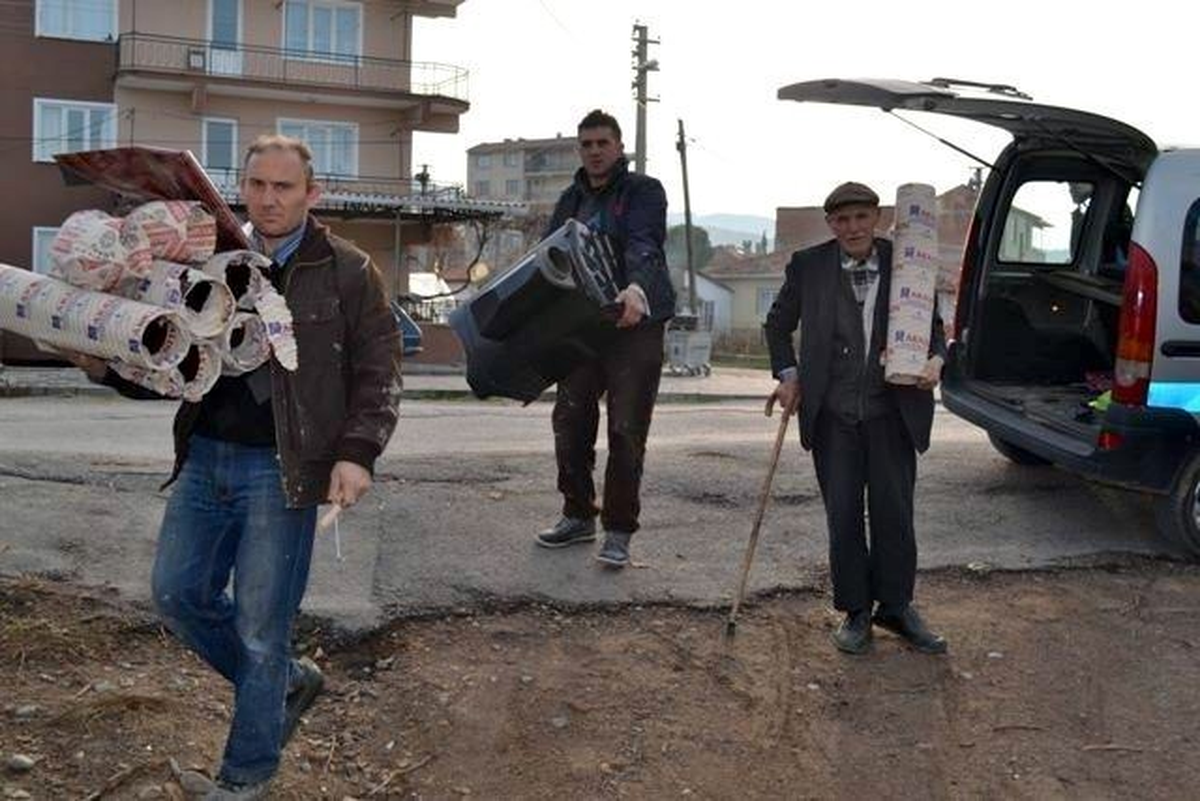 Sındırgı Belediyesi\'nden Vatandaşlara Soba Yardımı
