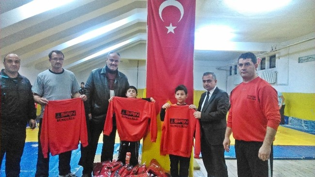Sungurluspor Güreş Takımına Malzeme Yardımı