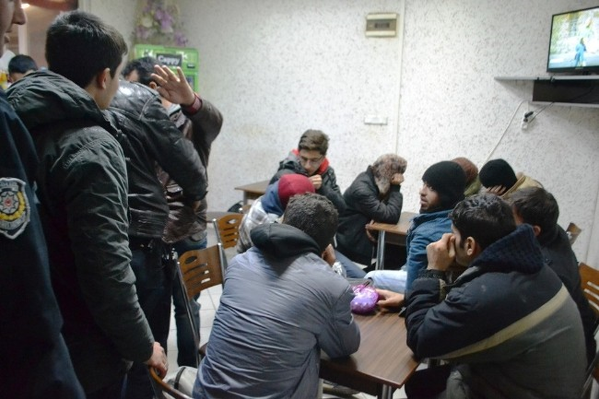 Suriyelileri İstanbul Diye Keşan\'da Börekçiye Bıraktılar