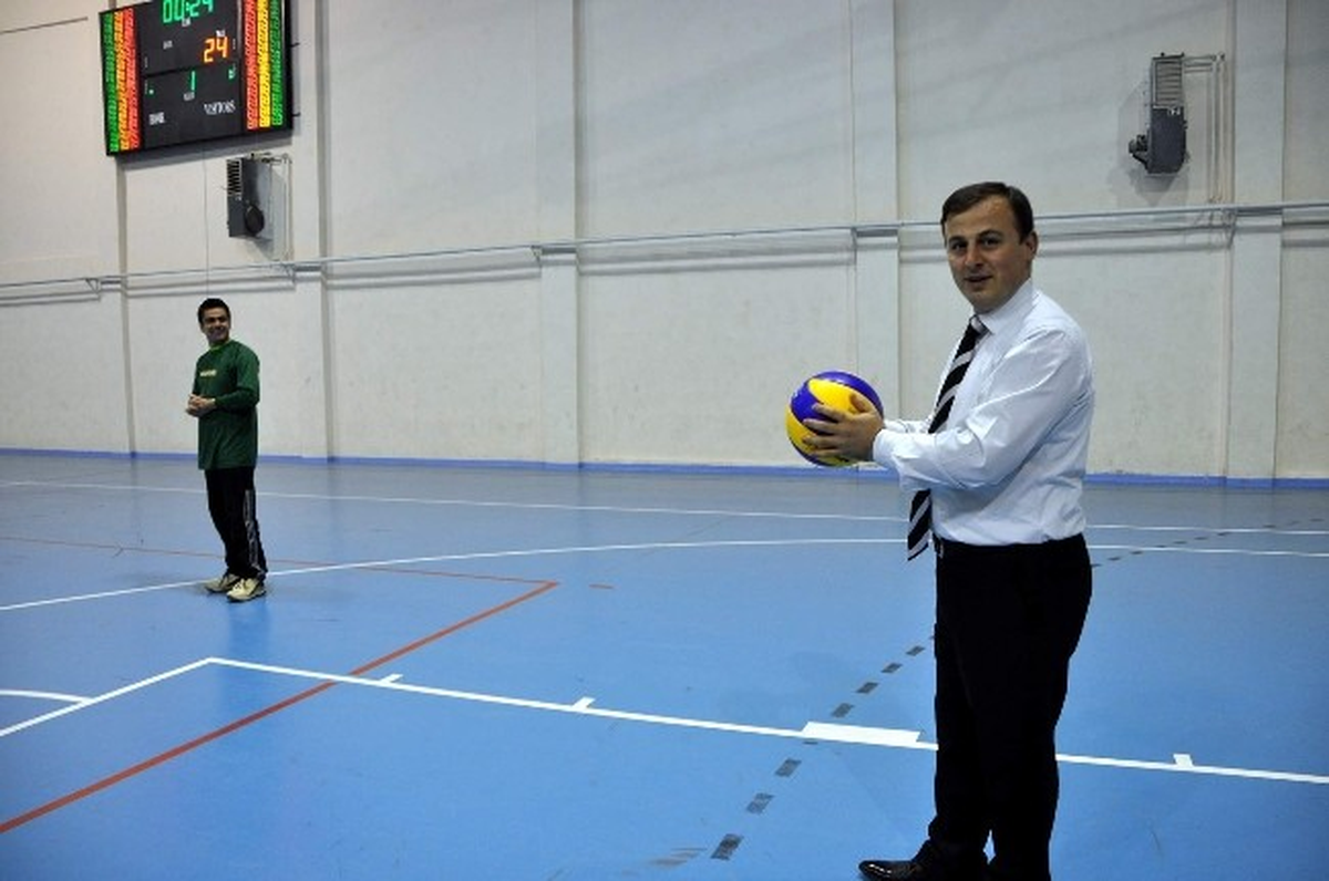 Suşehri Kaymakamlığı Voleybol Turnuvası Başladı