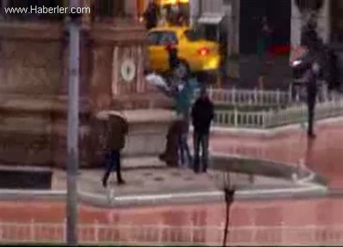 Taksim\'de Kar Yağışı