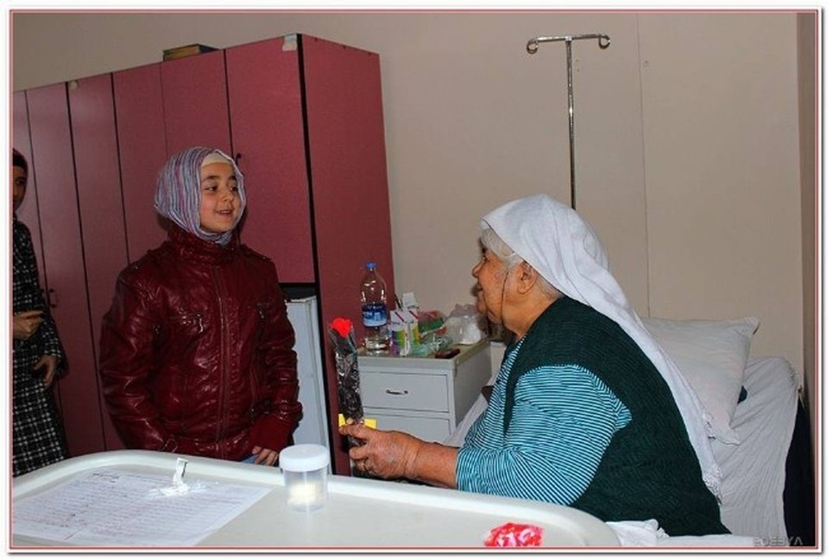 Tavşanlılı Gençler Hastaları Ziyaret Etti