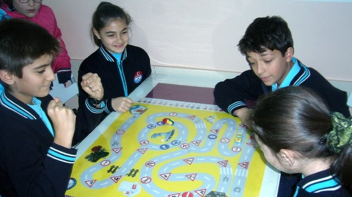Trafik Kurallarını Oynayarak Öğreniyorlar