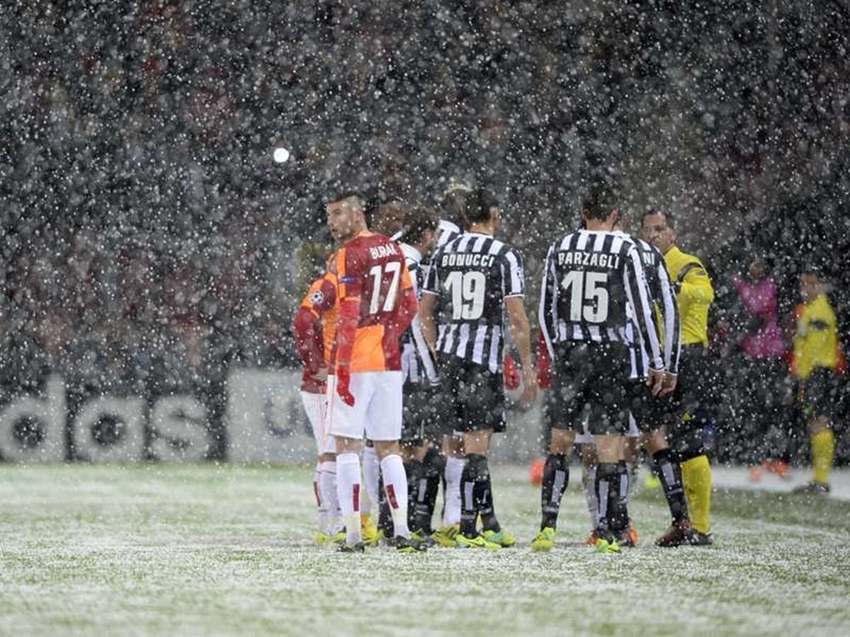 UEFA Şampiyonlar Ligi B Grubu Maçı Galatasaray - Juventus Karşılaşması Yoğun Kar Yağışı Nedeniyle...