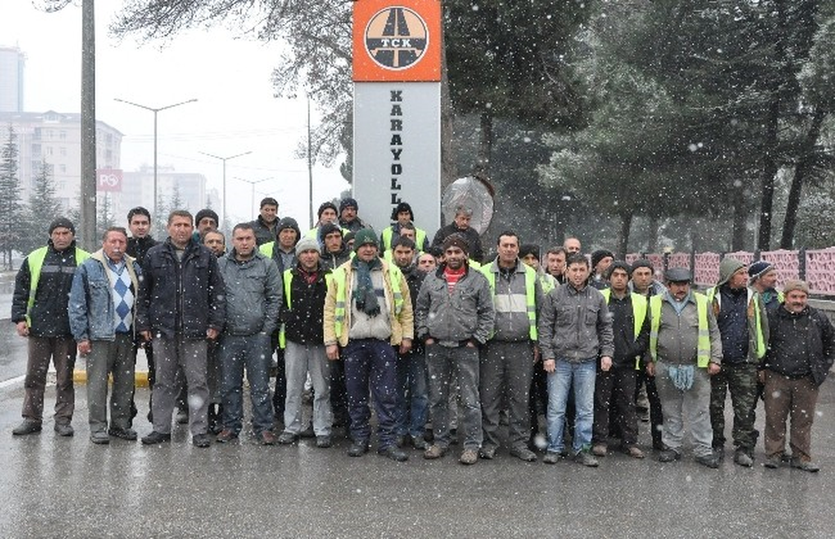 Uşak\'ta Karayollarında Çalışan Taşeron Firmanın 56 İşçisi İşten Çıkarıldı