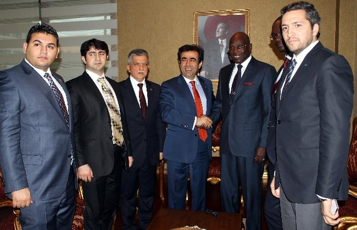 Vali Güzeloğlu Senegal Büyükelçisini Kabul Etti