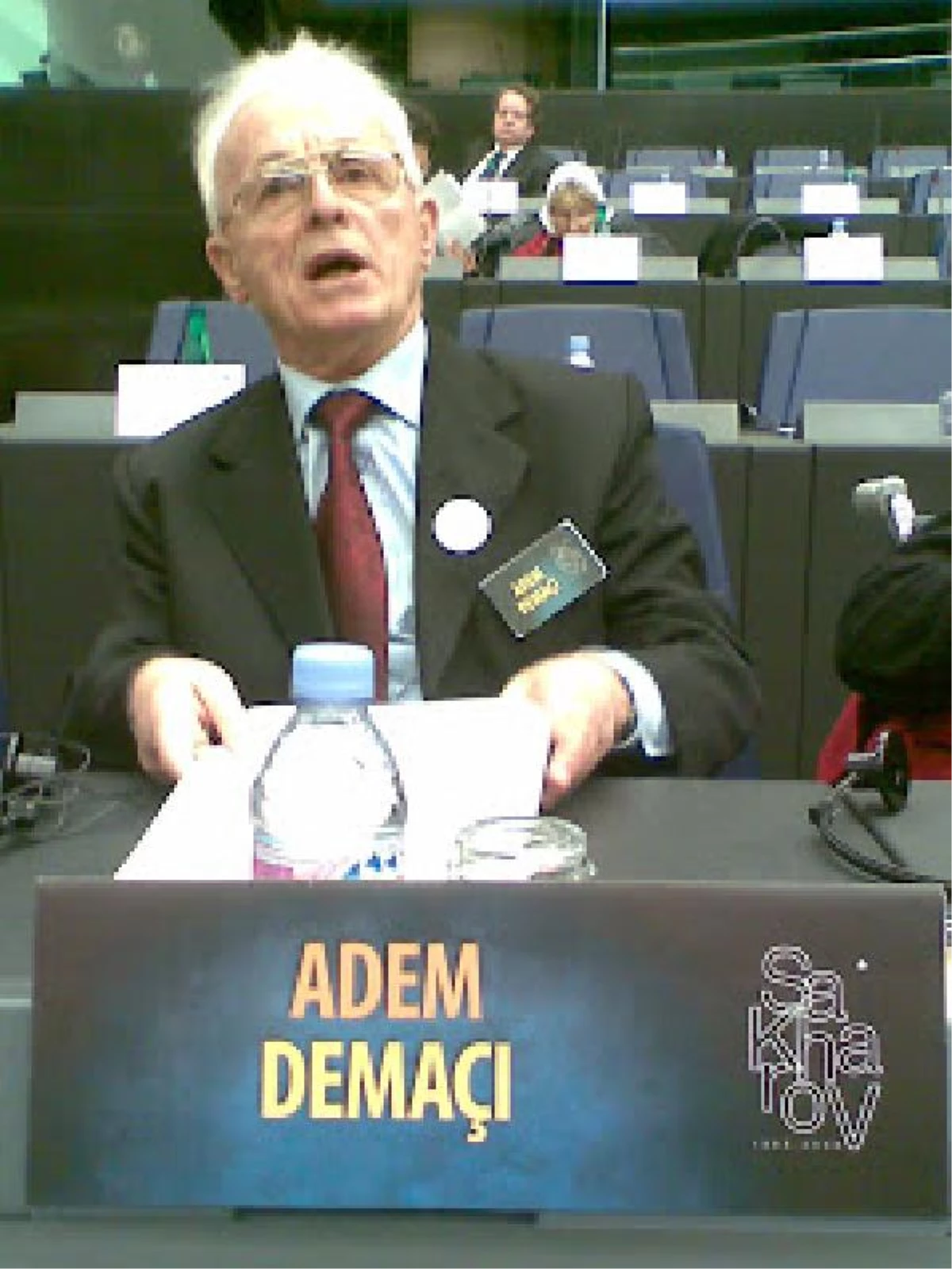 Adem Demaçi; Rugova, Kosova\'nın Kahramanı Değildi