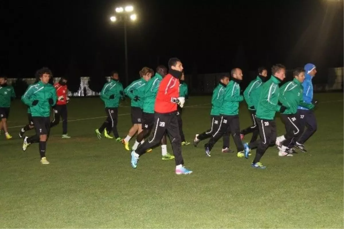 Akhisar Belediyespor, Yarın İstanbul\'a Gidecek