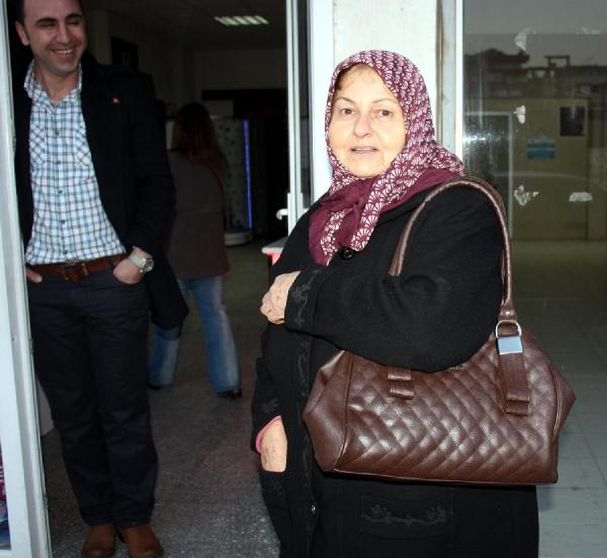 Altın Dolu Çantayı Sahibine Teslim Etti