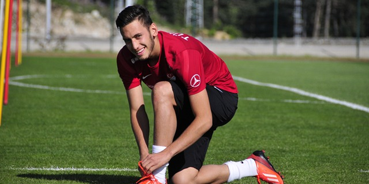 Arsenal ve Liverpool, Hakan Çalhanoğlu\'nun Peşinde