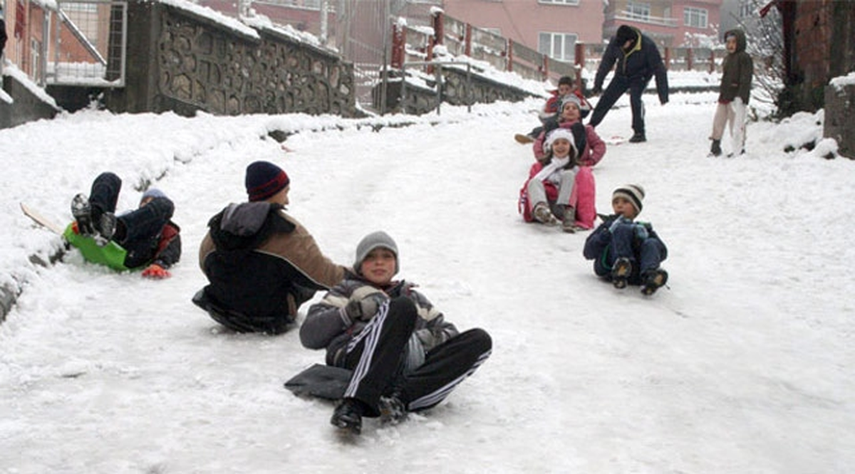 Balıkesir\'de Eğitime Kar Engeli