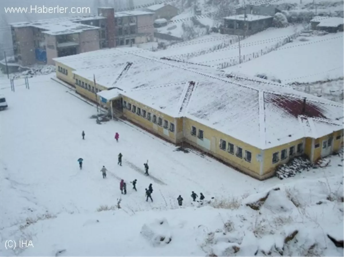 Beytüşşebap\'ta 18 Köy Yolu Ulaşıma Kapandı