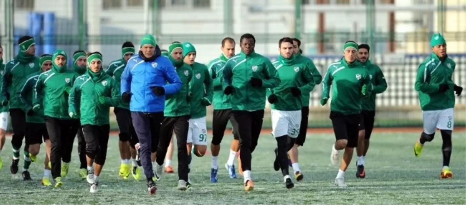 Bursaspor Kar Altında Çalıştı