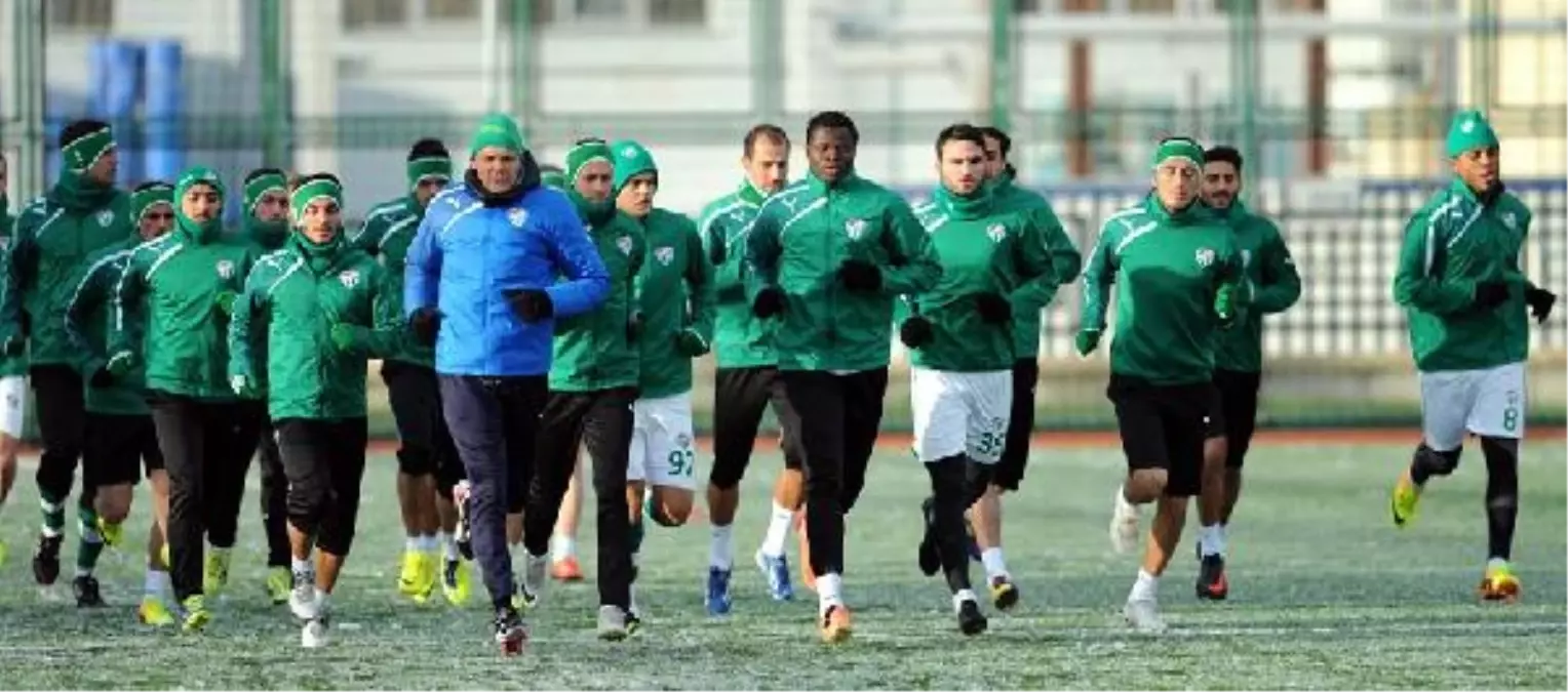 Bursaspor Suni Çim Sahada Hazırlık Çalışmaları