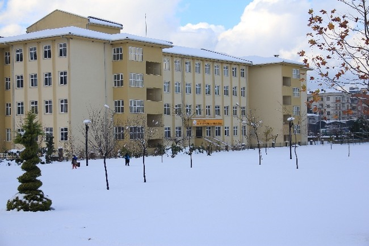 Çarşamba\'da Perşembe Günü de Okullar Tatil