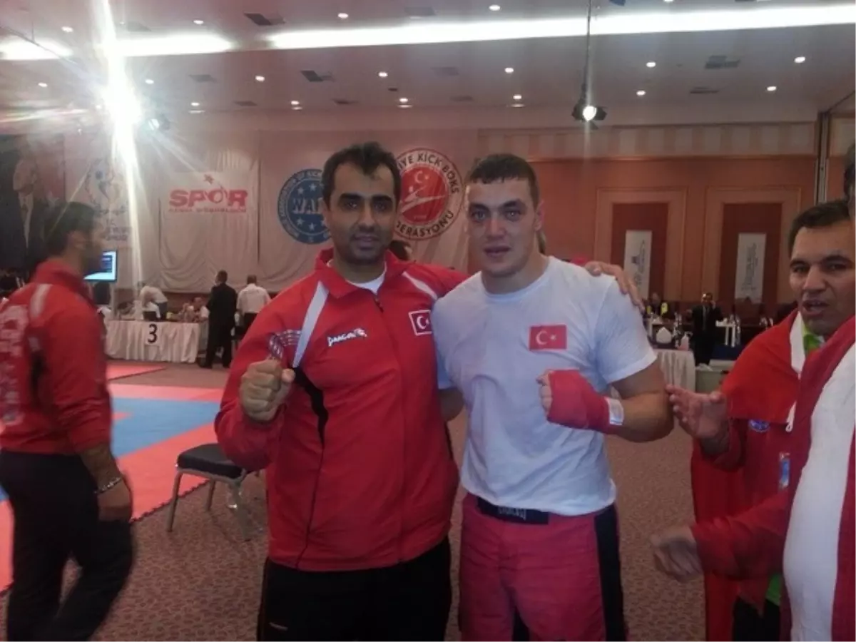 Denizlili Polis Kick Boks Dünya Şampiyonası\'na Katıldı