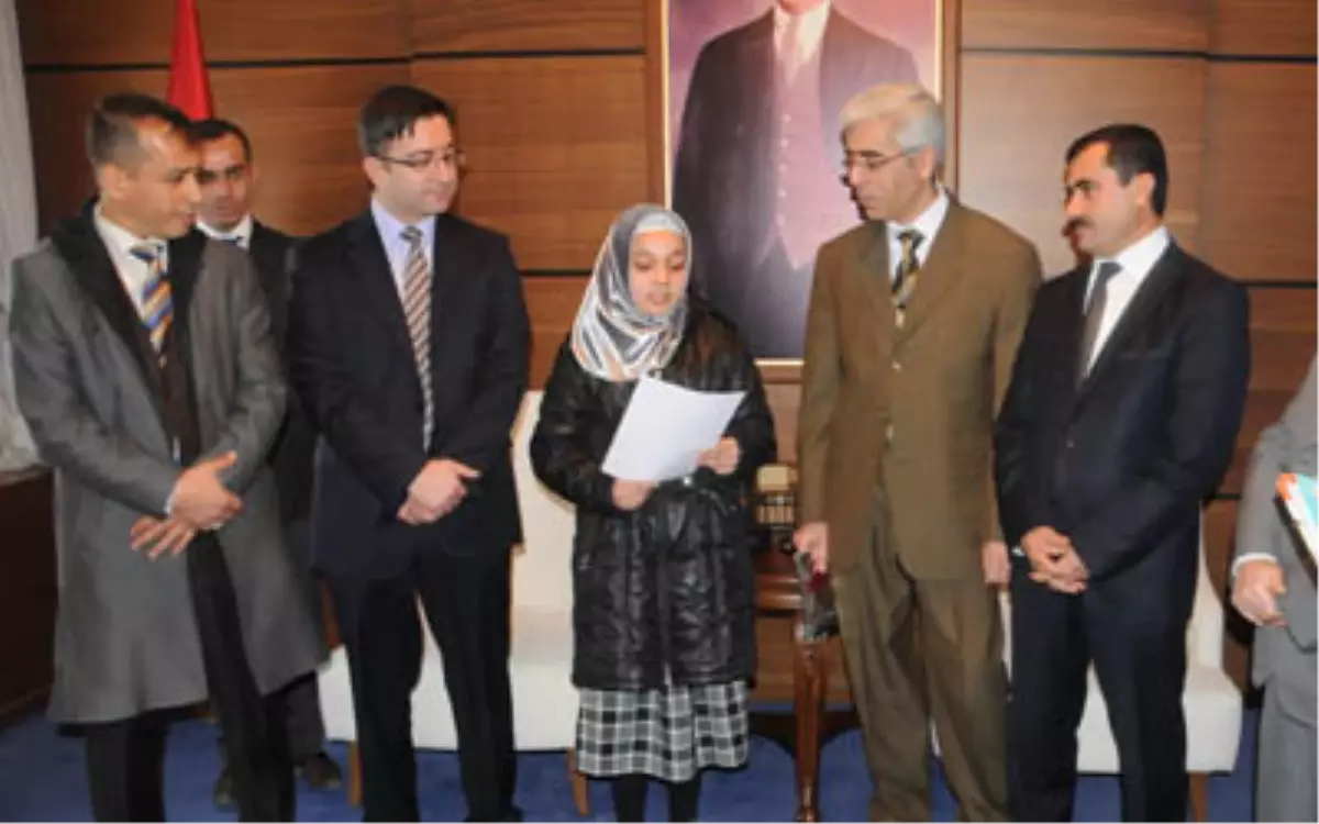 Dereceye Giren Öğrencilere Ödülleri Verildi