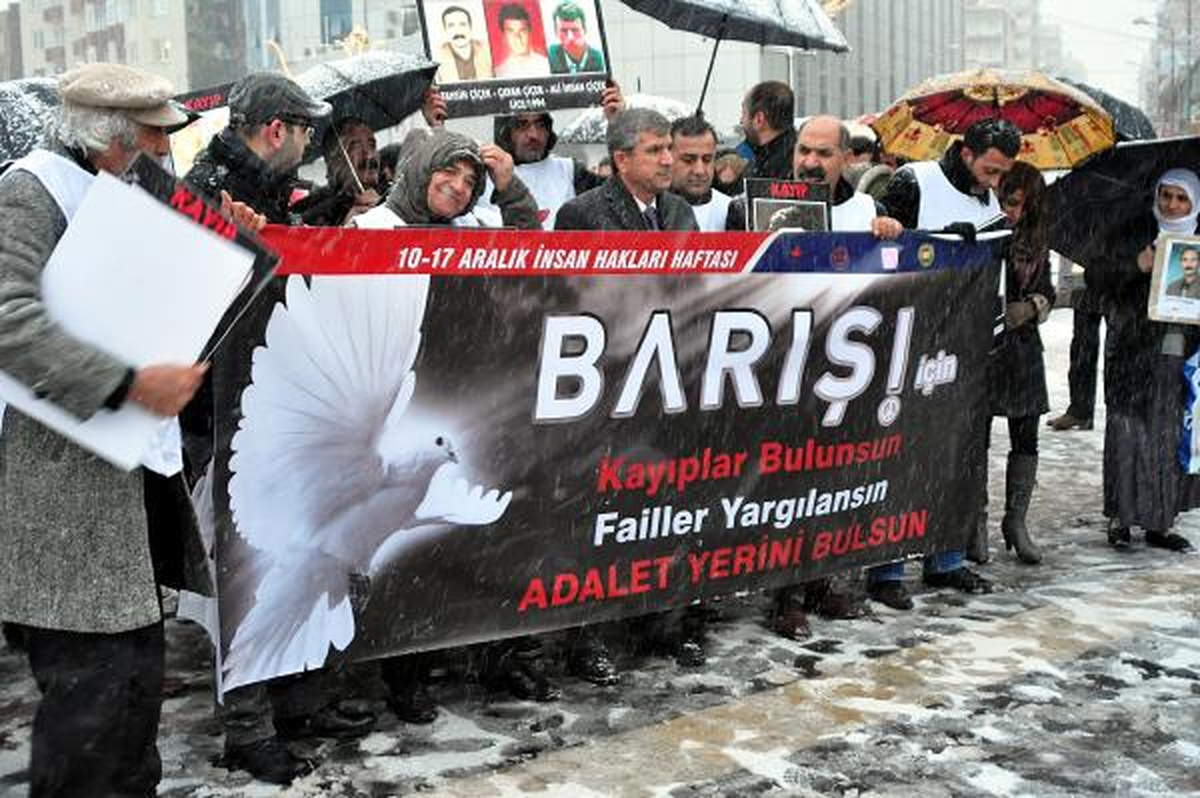 Diyarbakır\'da Sivil Toplum Örgütleri Eski Jitem Merkezine Yürüdü