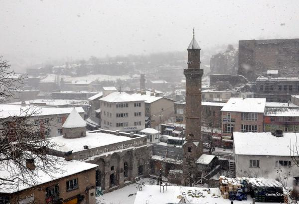 Donan Araçlarını Isıtmak İçin Altında Ateş Yaktılar