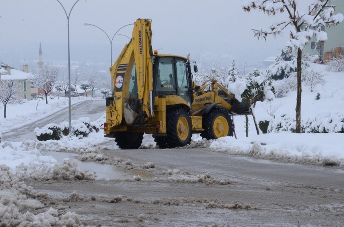 Düzce Belediyesi Karla Mücadele Ediyor