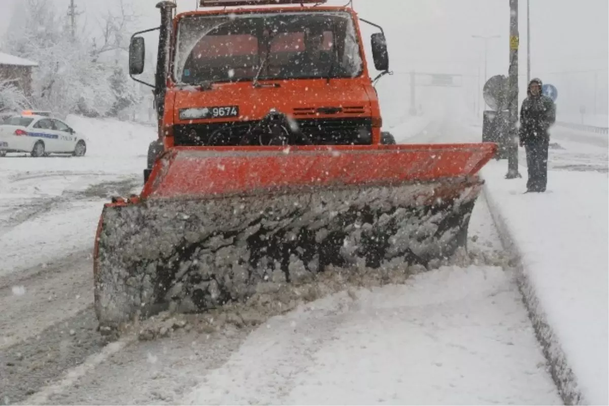 Düzce\'de 145 Köy Yolu Ulaşıma Kapandı