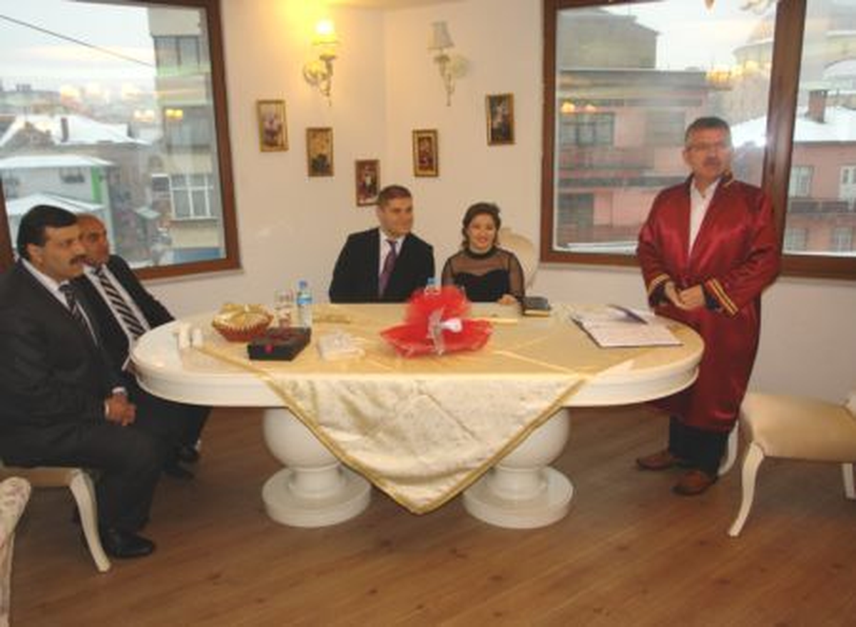 Evlenen Çiftin "11.12.13 14.15" Mutluluğu