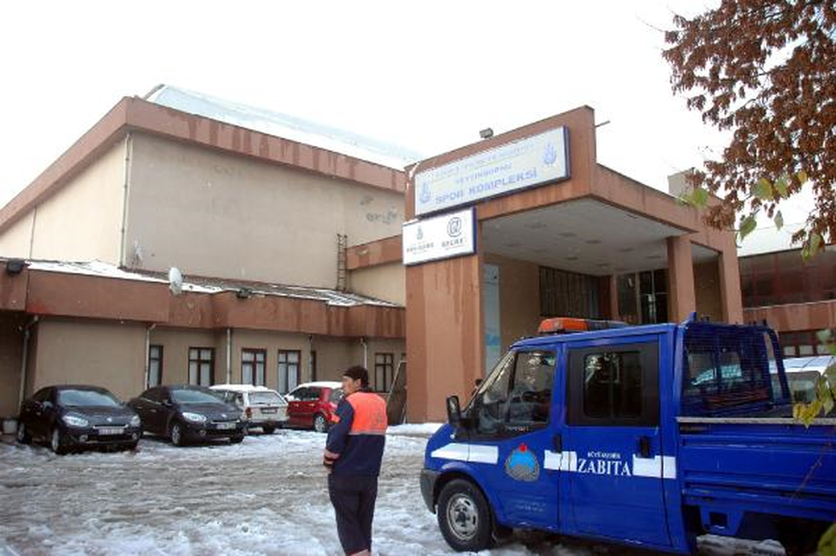 Evsizler Yemek, Barınma ve İş İstedi