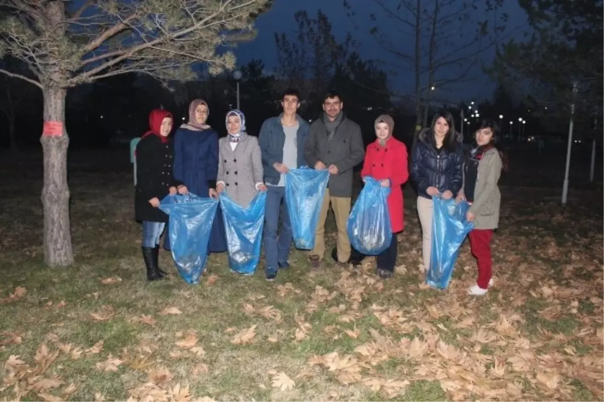 Gençler Çevre Temizliği Çalışması Yaptı