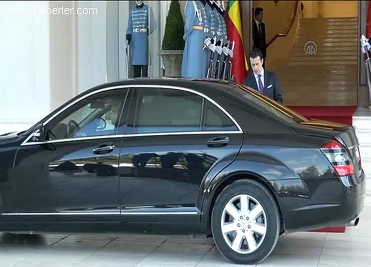 Gül,Yayi\'yi resmi törenle karşıladı