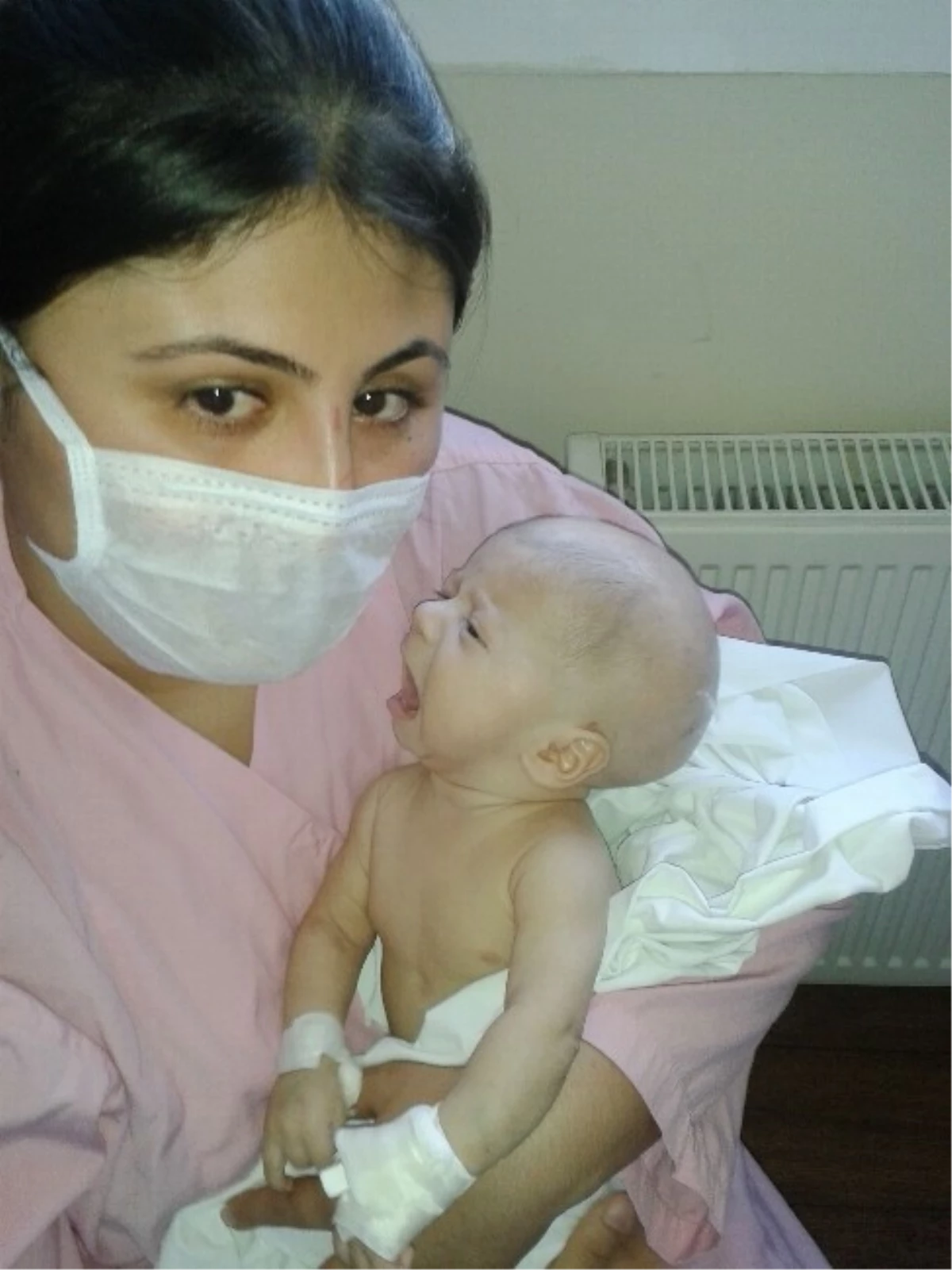 İzmir\'de İtfaiye Erleri Berk Bebek İçin Seferber Oldu
