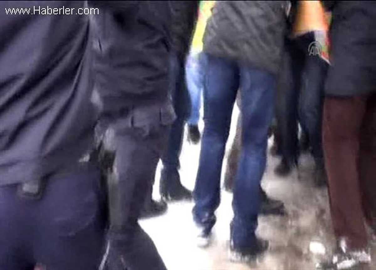 İzinsiz gösteride gözaltına alınan 29 kişiden 11\'i tutuklandı