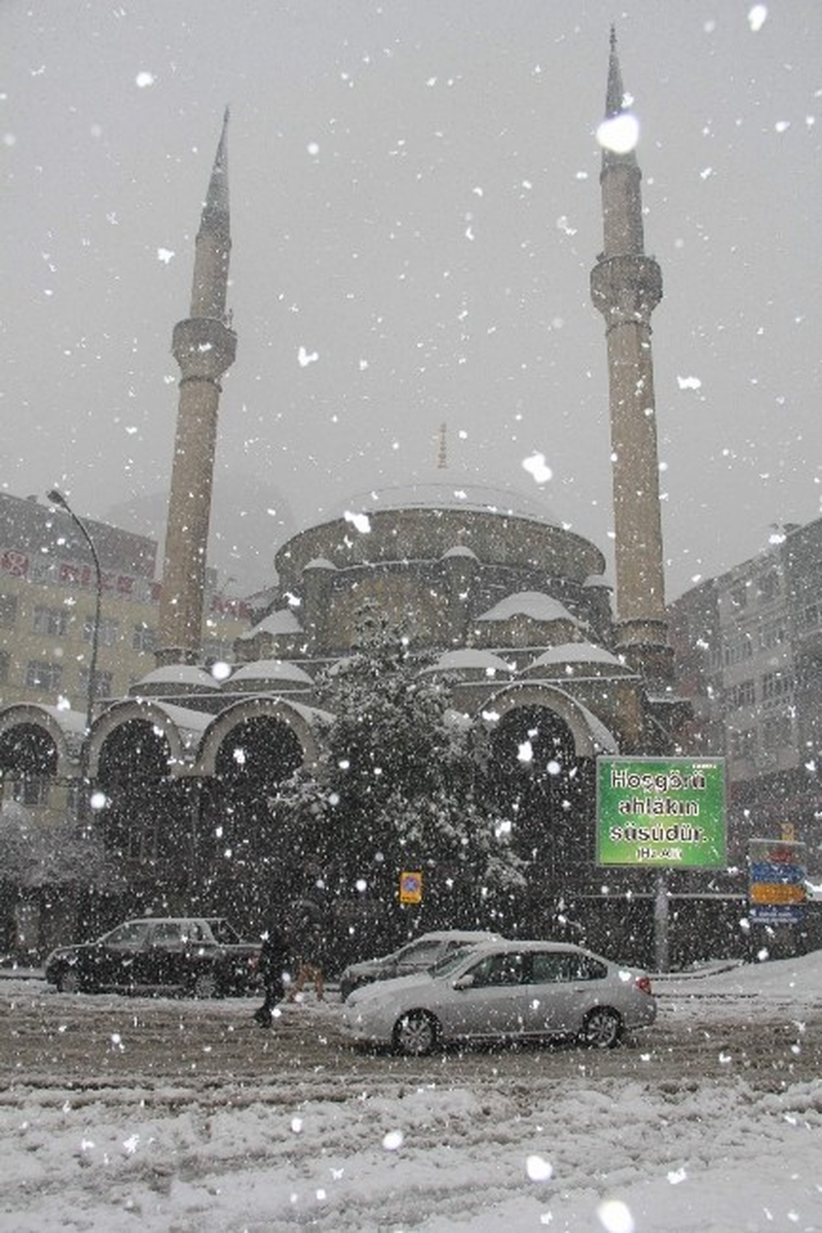 Kar Rize\'de Öğrencilerin Eğlencesi Oldu