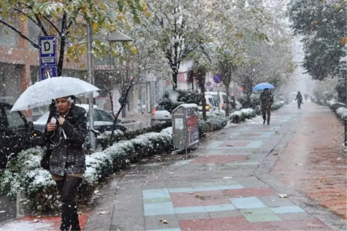 Kartepe\'de Kar Kalınlığı 80 Santime Ulaştı