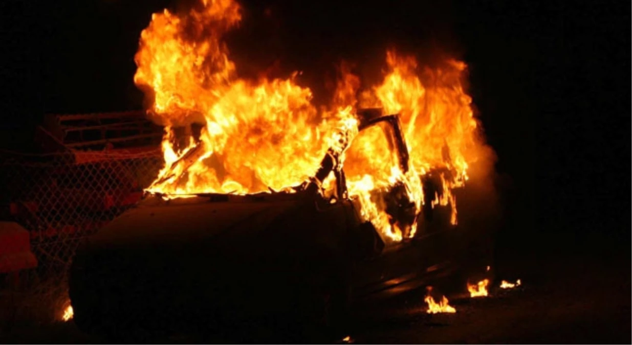 Kırıkkale\'de Seyir Halindeki Otomobil Yandı