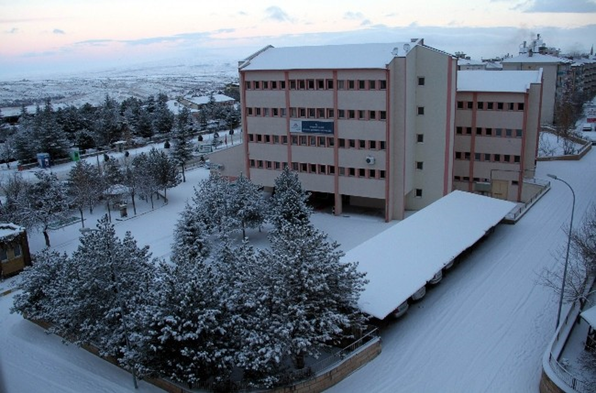 Nevşehir\'de Kar Yağışı ve Soğuk Hava Nedeniyle Okullar Tatil Edildi