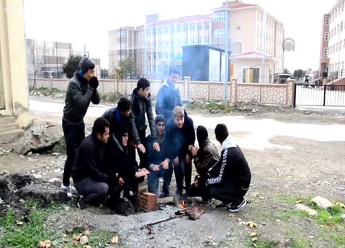 Öğrenciler okulun ısıtma sorununu protesto etti