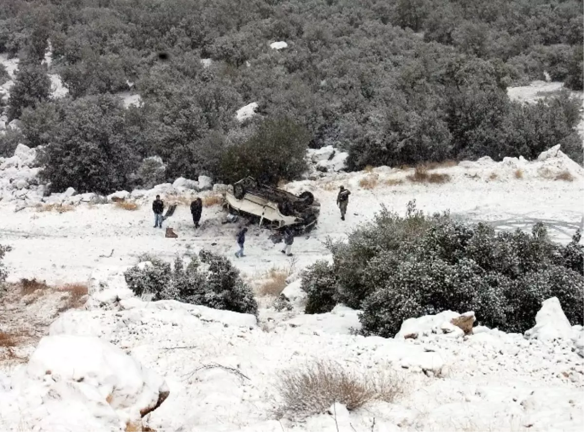 Öğretmen Servisi Uçurumdan Uçtu: 1 Ölü, 8 Yaralı