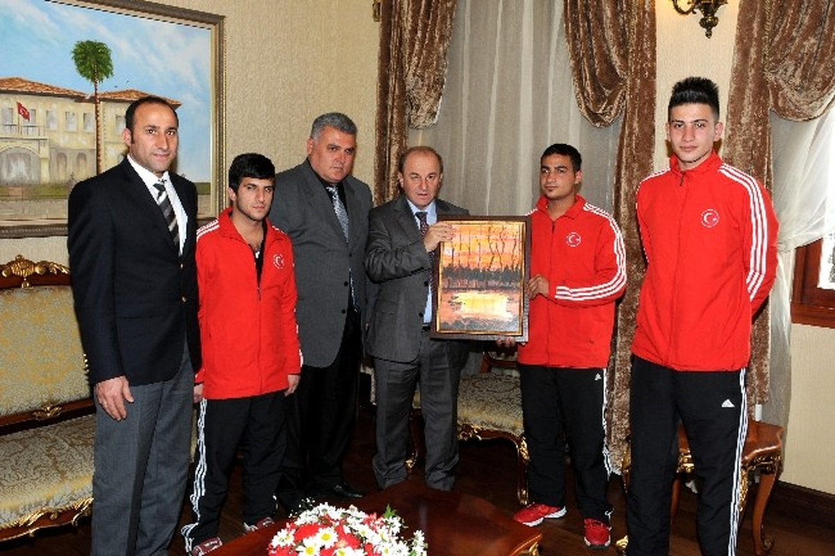 Özel Sporculardan Vali Öztürk\'e Ziyaret